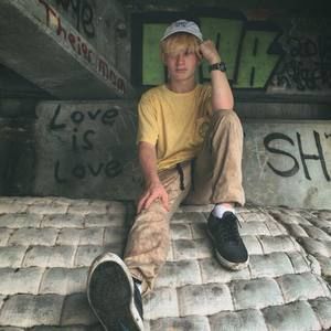 Meet your Posher, Cameron